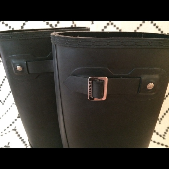 Hunter Boots Black Tall ONLY WORN TWICE - Picture 6 of 7